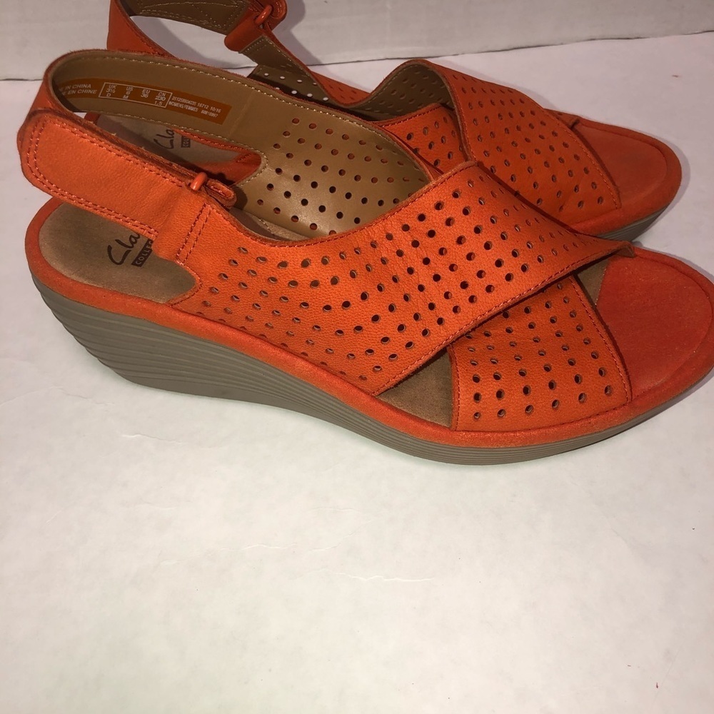 𝅺Clarks Clarene Award orange wedge sandals size 6